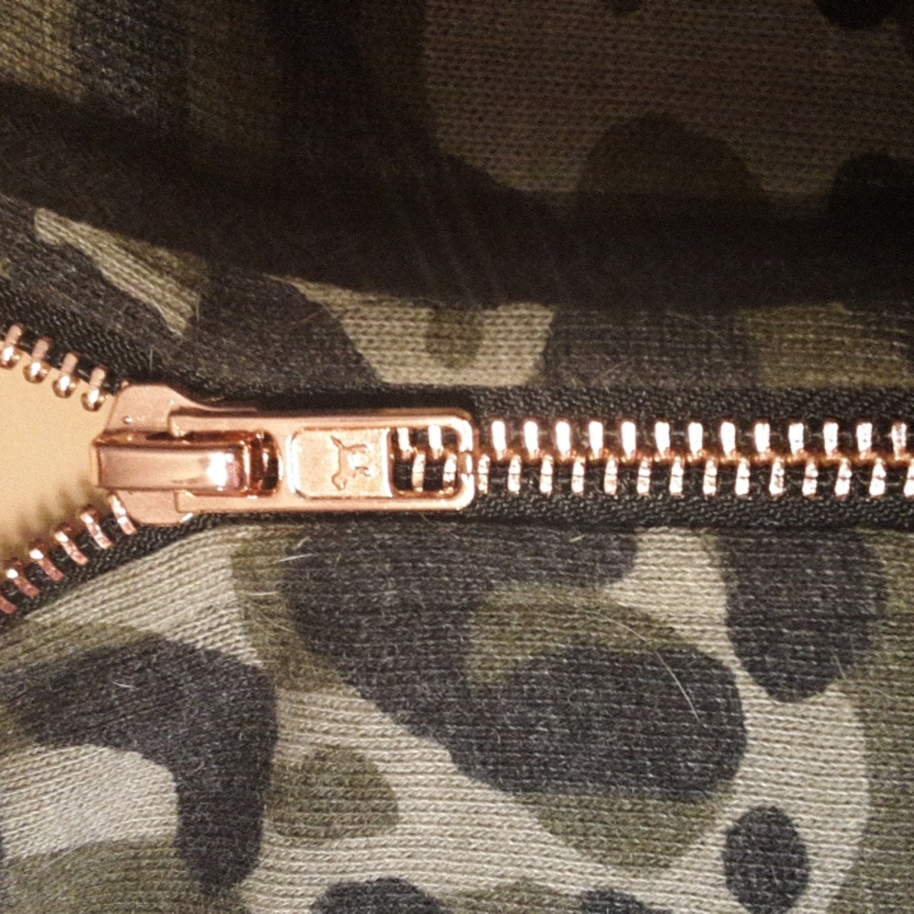 Victoria's Secret Pink Camouflage/Rose Gold lounge suit. - Picture 10 of 16